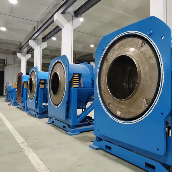 XGS系列全自動倒料傾斜式洗衣機由內筒、外筒、電機、支撐總成、傳動總成、電器總成組成